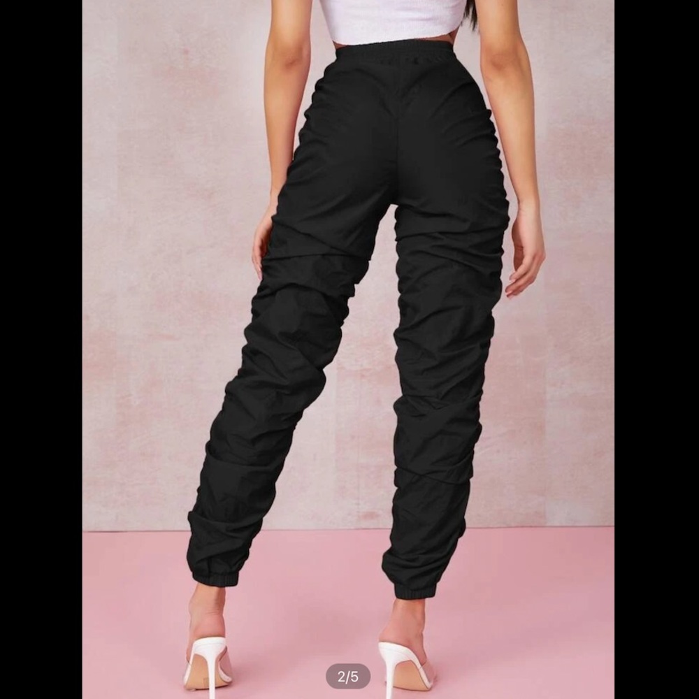 Windbreaker pants - Rutched toggle drawstring - Picture 2 of 9